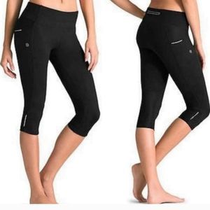 ATHLETA Dobby Be Free Black Knicker Capri Stash Pockets‎ 138478 | Black XS